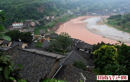 泸州旅游 站在路边看风景