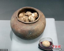 南京博物馆展出鸡文物 西周鸡蛋引关注