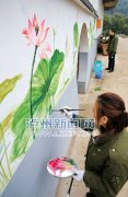 四川纳溪：“十里桃花”上墙 美画扮靓纳溪区农舍