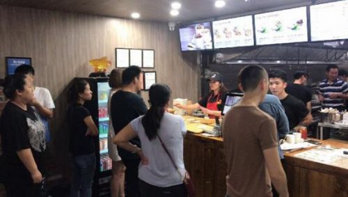 在美开张的“沙县小吃”加盟连锁店。（受访者供图）