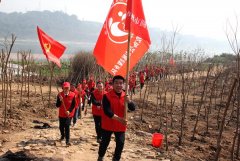 泸州市圆梦关爱协会近百名志愿者参加2021义务植树活动
