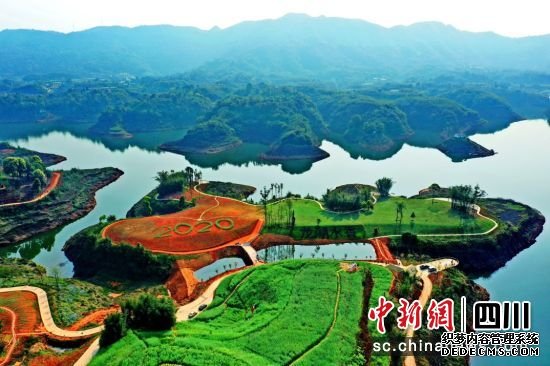 龙湖水香为“四美”新上马建设添动力。 龙湖水香为“四美”新上马建设添动力。