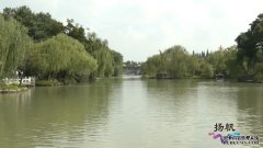 长假过后旅游热度不减 游客赏秋景 打卡“网红”古街