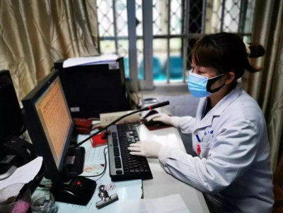 南充：3口之家的春节三地 疫情“战场”中的逆行夫妻