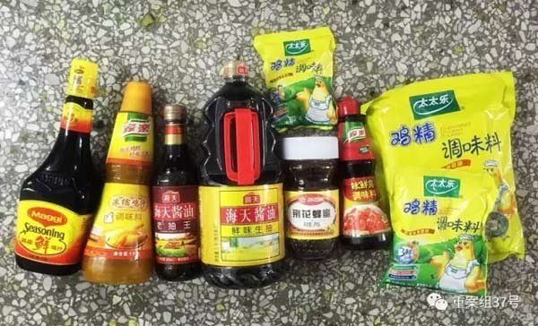 2016年12月7日,新发地,家住天津独流的调味品造假者王姓男子给重案组37号送的样品。