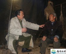 “周总理”除夕看望苗族老党员 “白求恩”再现人间恩赐神针