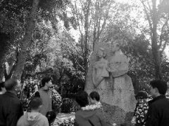 公园红色旅游6天80万人次 各公园增加讲解次数