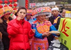 央视古蔺录制《乡村大舞台》“黄荆环岩”牌蜂蜜登台亮相